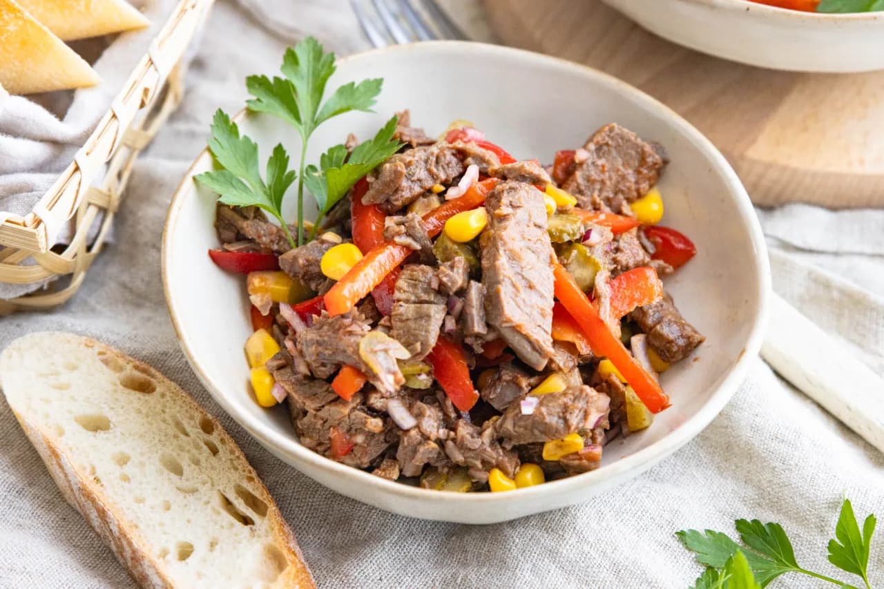 Köstliche Rezepte für Fleischsalat: Variationen, die begeistern